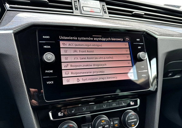 Volkswagen Passat cena 119900 przebieg: 67940, rok produkcji 2019 z Chełmno małe 277